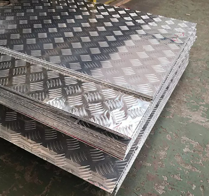 ASTM 가득 차있는 단단한 600 - 반대로 미끄러짐 층계를 위한 1500mm 열간압연 Gi 체크 무늬 판
